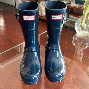 Hunter women’s rain boots (navy blue )
